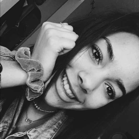 Meet your Posher, Kayla - Picture 1 of 1